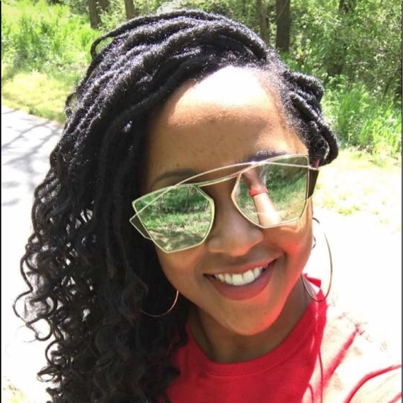 Meet your Posher, Sheleah - Picture 1 of 1